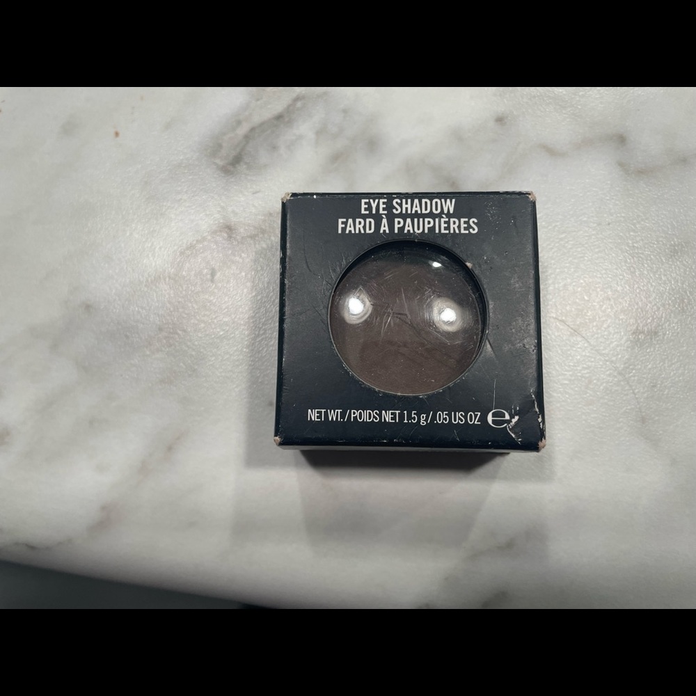 MAC eyeshadow MYSTERY SATIN single